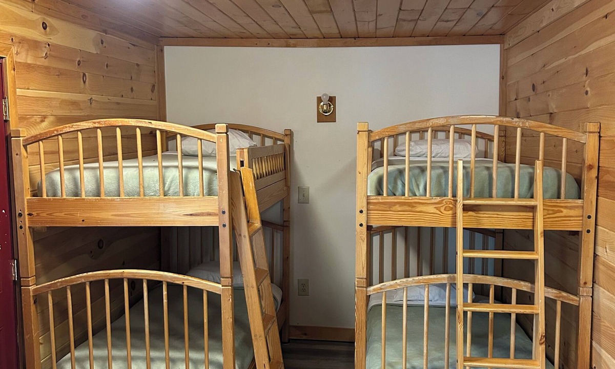 The Forks Cabin | 1-bedroom Cabin with AC in The Forks, sleeps 6, WIFI and TV