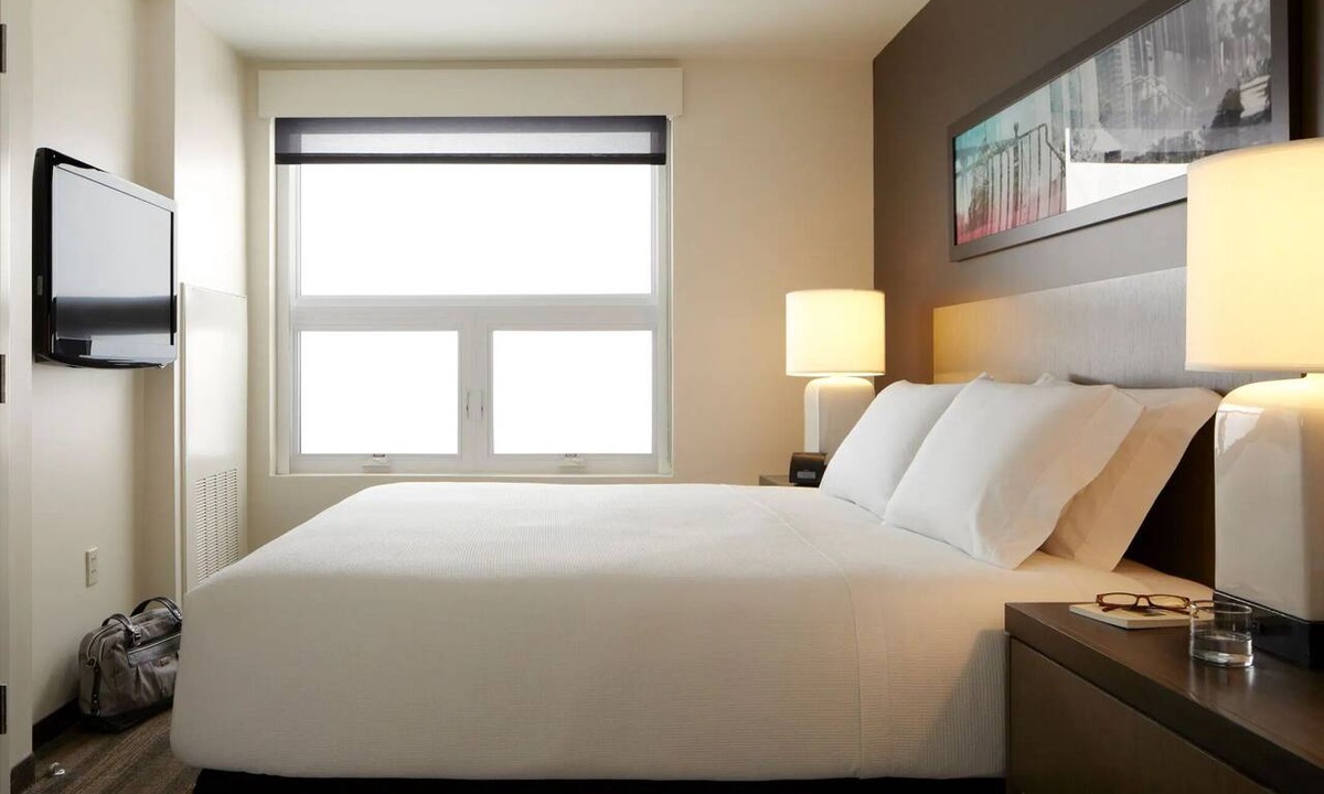 Belmont Hotel | 1 Bedroom King Suite at Hyatt House Belmont/Redwood Shores, Outdoor Pool
