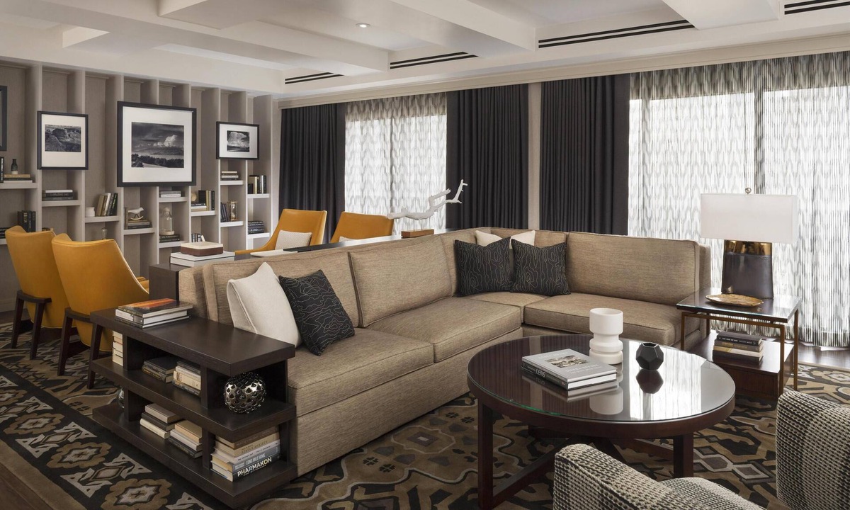 Financial District Hotel | 1-Bedroom Suite at a 4⭐️ Hotel
