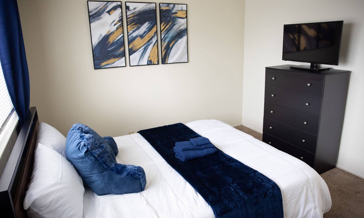 Longfellow Apartment | 1 mile from Kaiser Oakland, Alta Bates, & UCSF Benioff Children's Hospital.