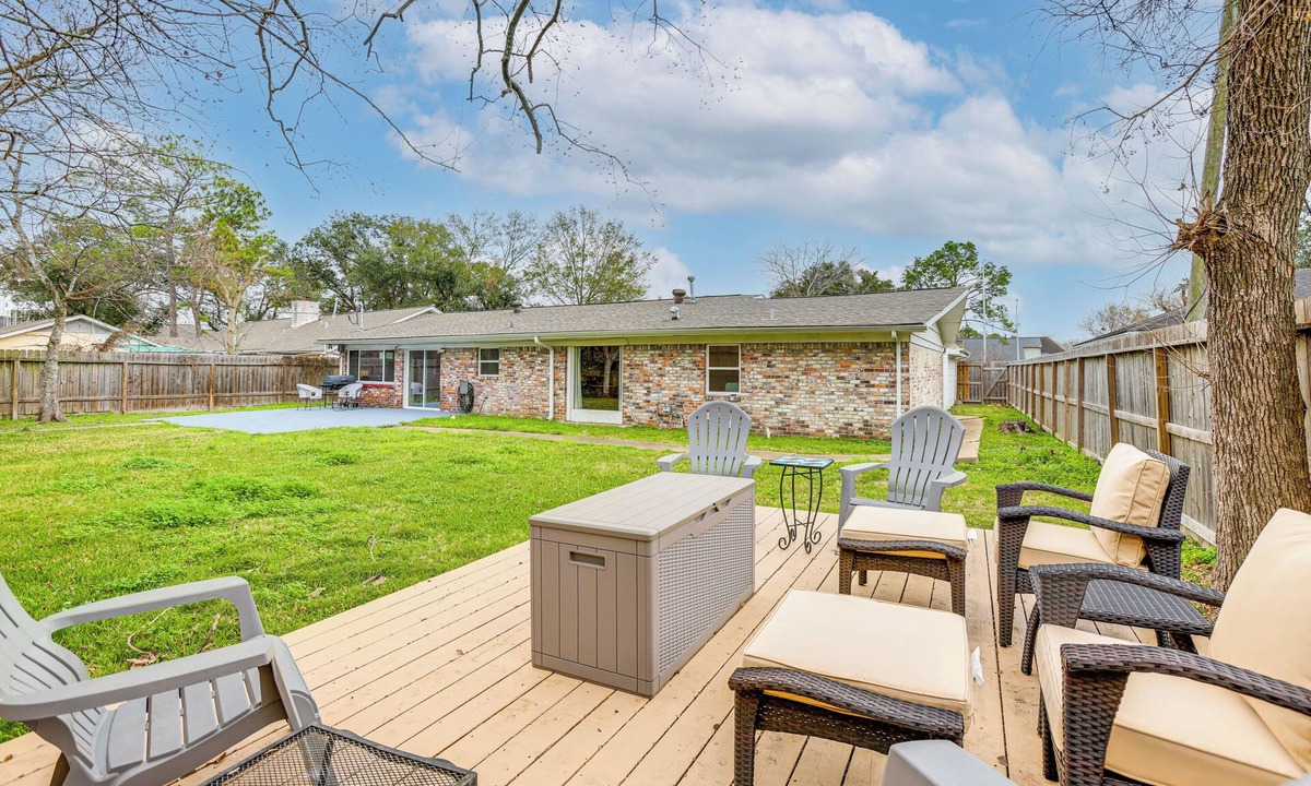 Woodlake - Briar Meadow House | 10 Mi to Dtwn Houston: Dog-Friendly Home w/Yard!