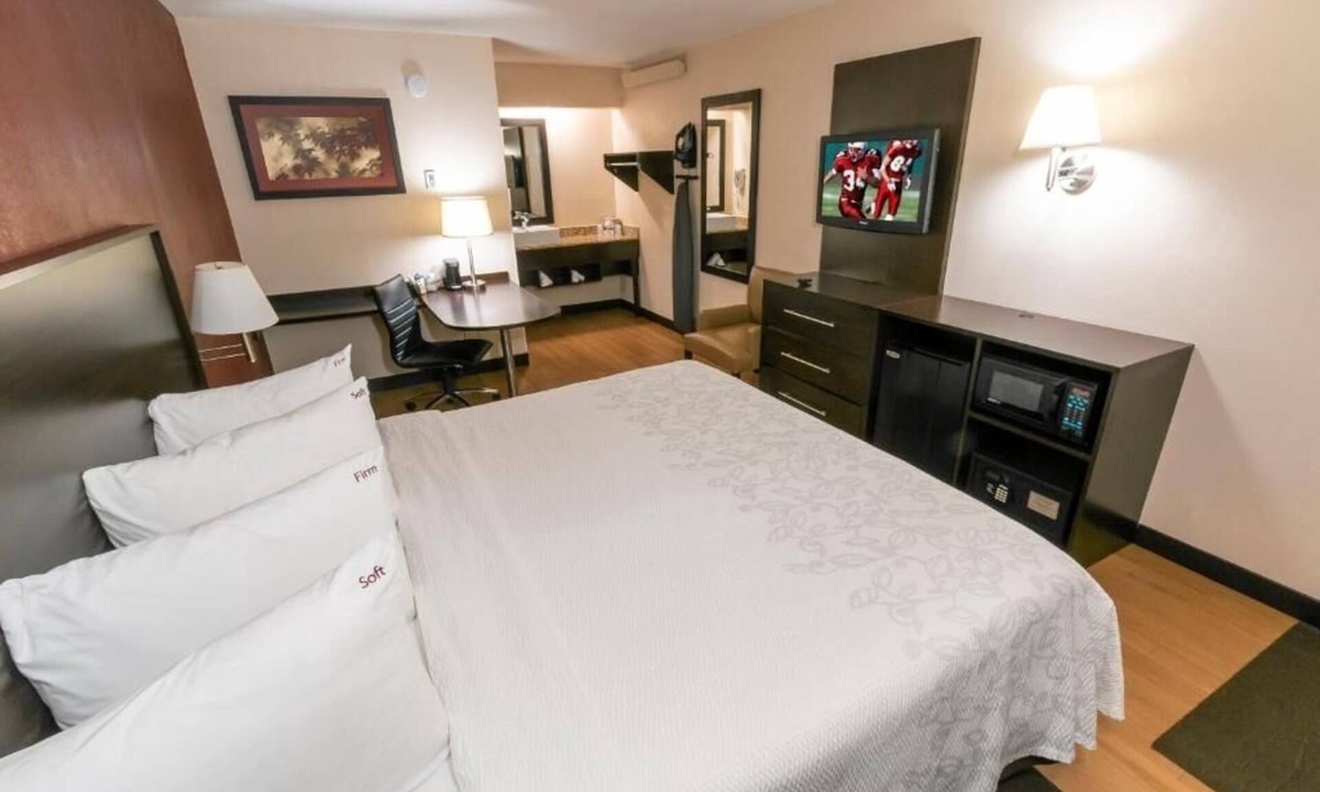 Columbus Hotel | 2 Affordable Rooms Near Iconic Attractions for Family Fun