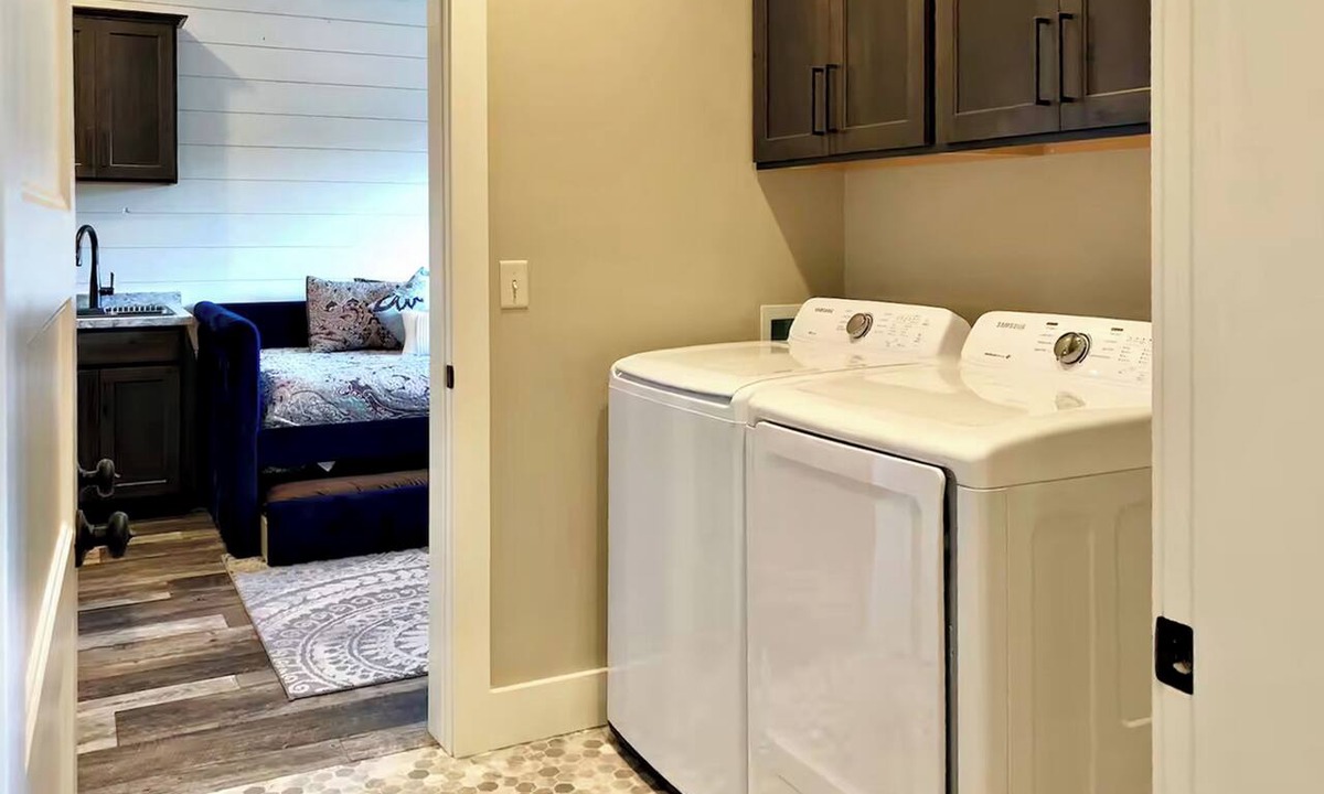 Bloomington Cottage | 2 BR Tiny Homes - Unique Outdoor Space
