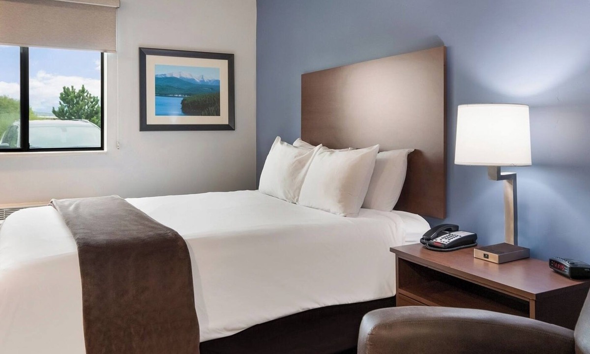 Ketchikan Hotel | 2 Comfy Stays – Queen Bed + Recliner Rooms Perfect for Ketchikan Adventures
