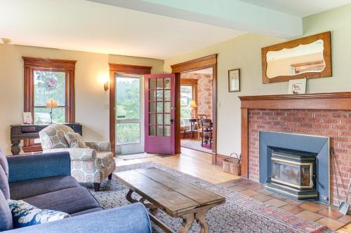 Chardon House | 2 Mi to Chardon Square: Family Farmhouse Escape