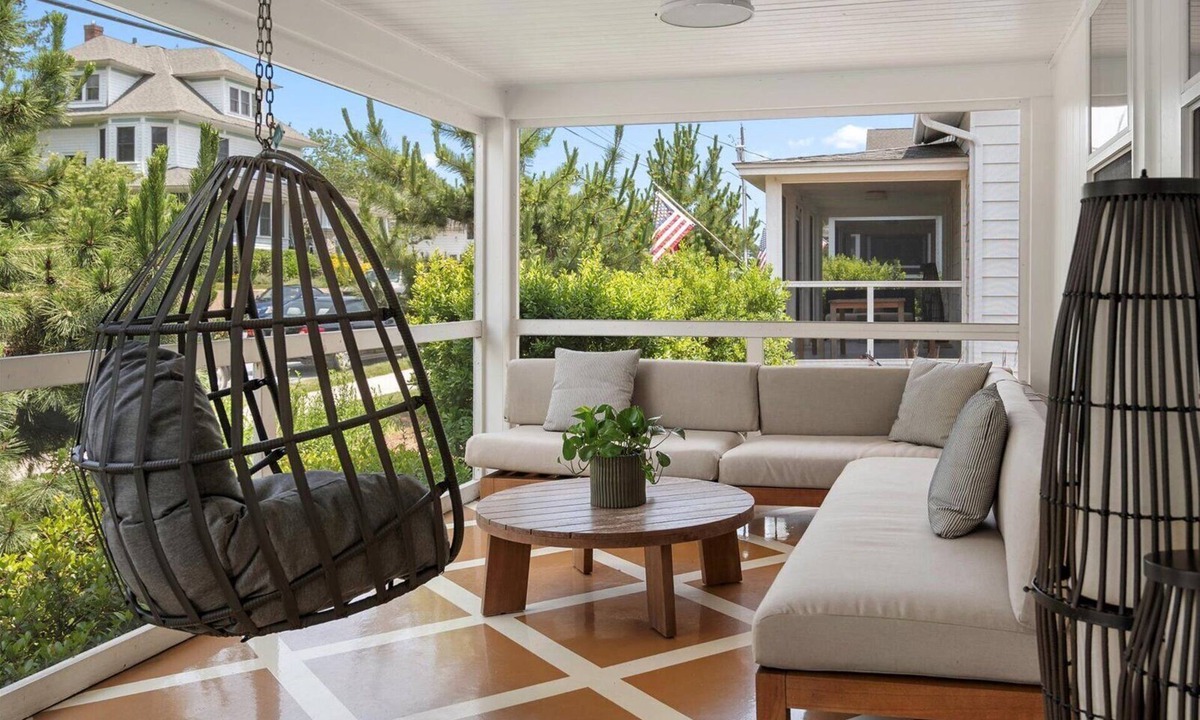 South Rehoboth Cottage | #20 Dog-Friendly 4BR Ocean-Block Cottage with Screened Porch in Rehoboth Beach