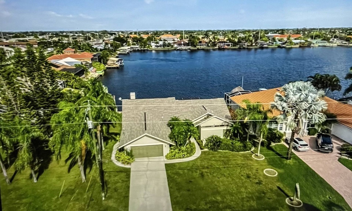 Eight Lakes House | 20% Summer Discount - Dolphin Cove -Florida Living at its finest!