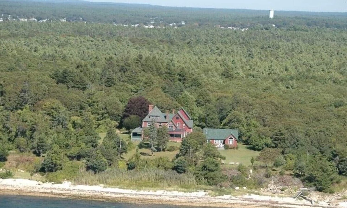 Wareham Cottage | 207 B Great Neck Rd