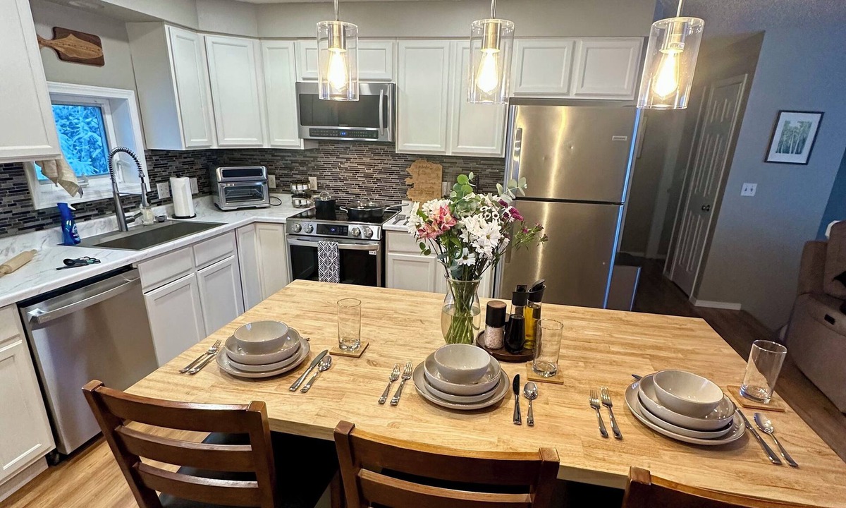 Badger House | 3-bedroom, 2-bath house in lovely North Pole for your getaway