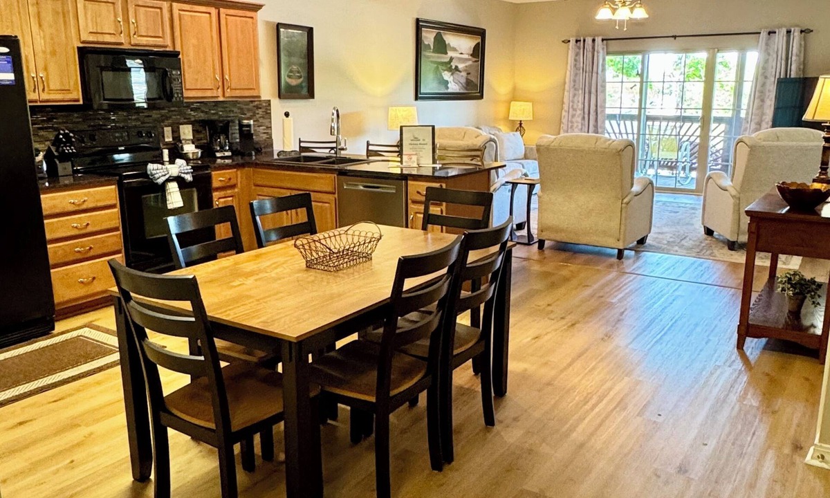 Hollister Condo | 3 BR, 2 Bath Vickery Resort Condo, on Table Rock Lake with Dock Access