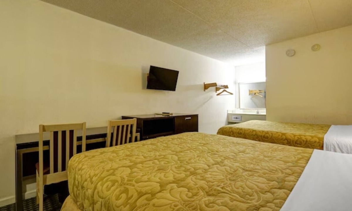 Brookville Hotel | 3 Budget-Friendly Rooms w/Free Parking near Wolf Creek Recreation Trail