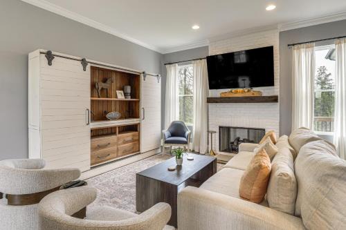 Old Hickory House | 3 Mi to Old Hickory Lake! Luxe Family Getaway