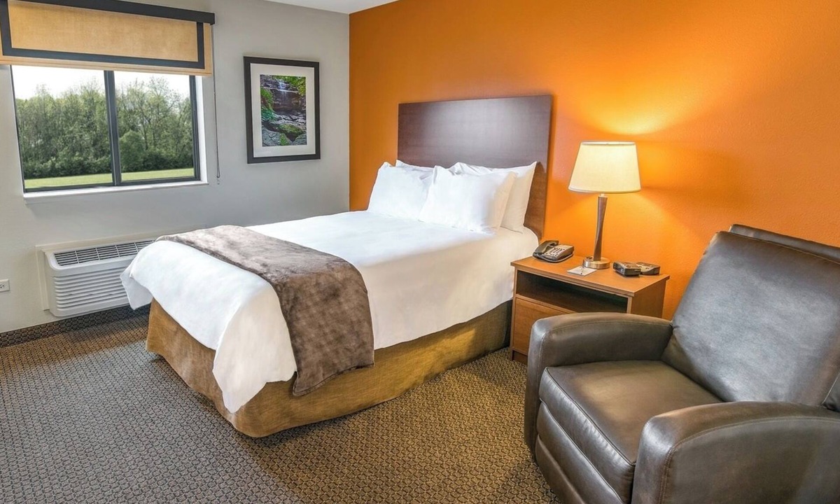 Ketchikan Hotel | 3 Stays, 3 Queen Beds, 3 Recliners – Relax, Explore, Repeat!