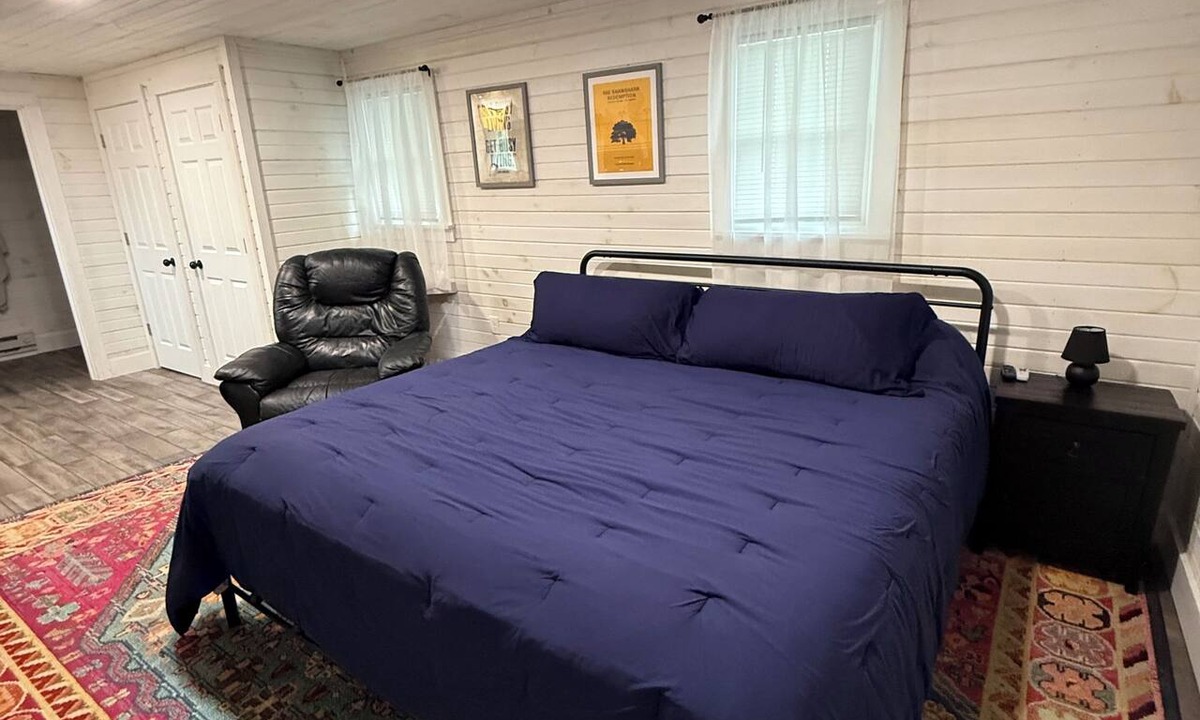 Lexington Apartment | 300 Sq Ft Studio Apt - Downtown Lexington, close to Mid-Ohio Sports Car Course