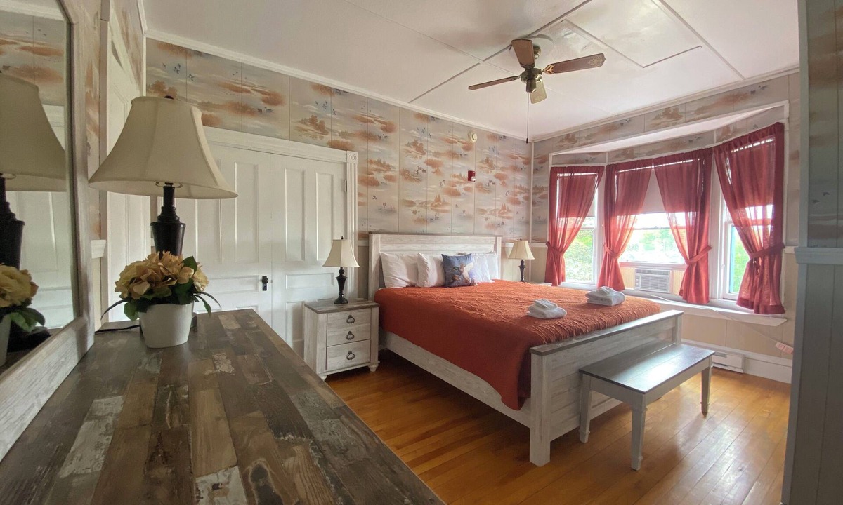 Poland Cottage | 4 Bedroom Cottage at the 500 acre Poland Spring Resort with lots of onsite activities!