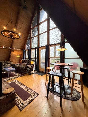 Bethlehem Ski Chalet | 4M Cozy A-Frame in Bethlehem, NH - Fireplace, Firepit & Close to Skiing & Trails, Dogs welcome!