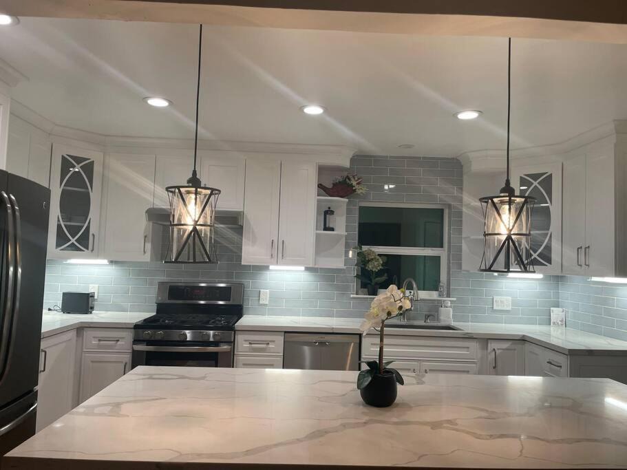 Walnut Creek House | 5 bedroom house in prestigious neighborhood!