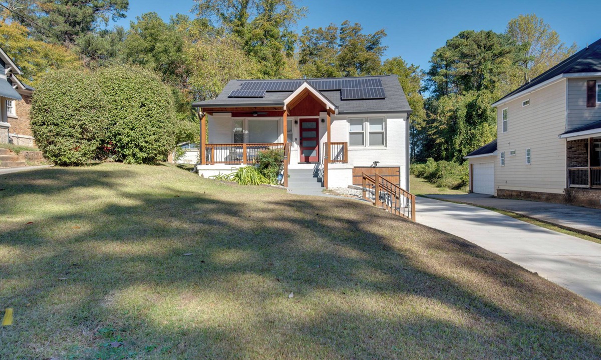 Atlanta House | 5 Mi to Dtwn ATL! Cutest Cottage in Venetian Hills
