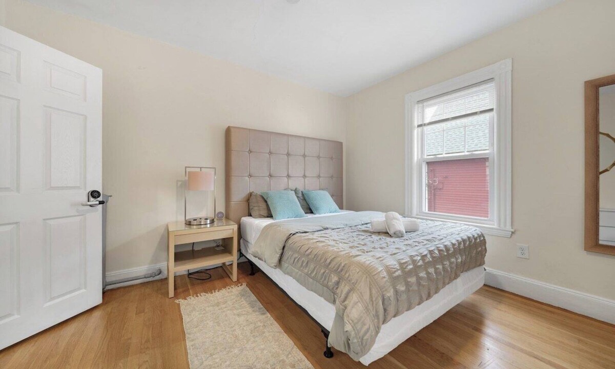 Allston Apartment | 5BR 2BTH Bright & Spacious Apt in Brighton