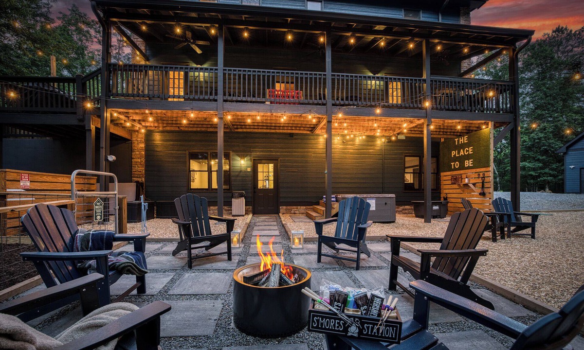 Ellijay Cabin | 5BR · Hot Tub · Theater · Games · BBQ · Peaceful with Forest Views · Sleeps 14