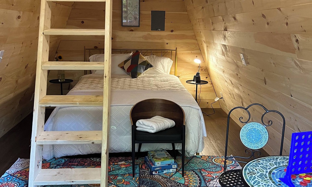 Skowhegan Cabin | A cozy cabin ideal for a couple who want to get away and enjoy the outdoors.