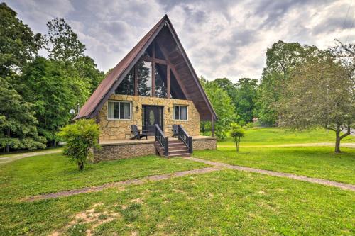 Benton House | A-Frame Cabin w/Hot Tub, Walk to Kentucky Lake!