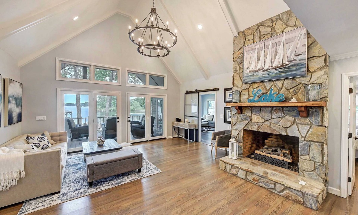 Lake Norman of Catawba Cottage | A Frame of Mind by Avantstay Lakefront Retreat Hot Tub + Game Room + Dock