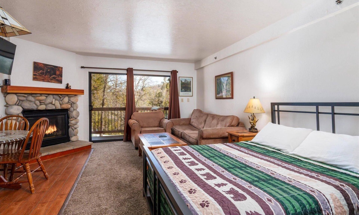 Yosemite West Condo | (A109) Studio Condominiums
