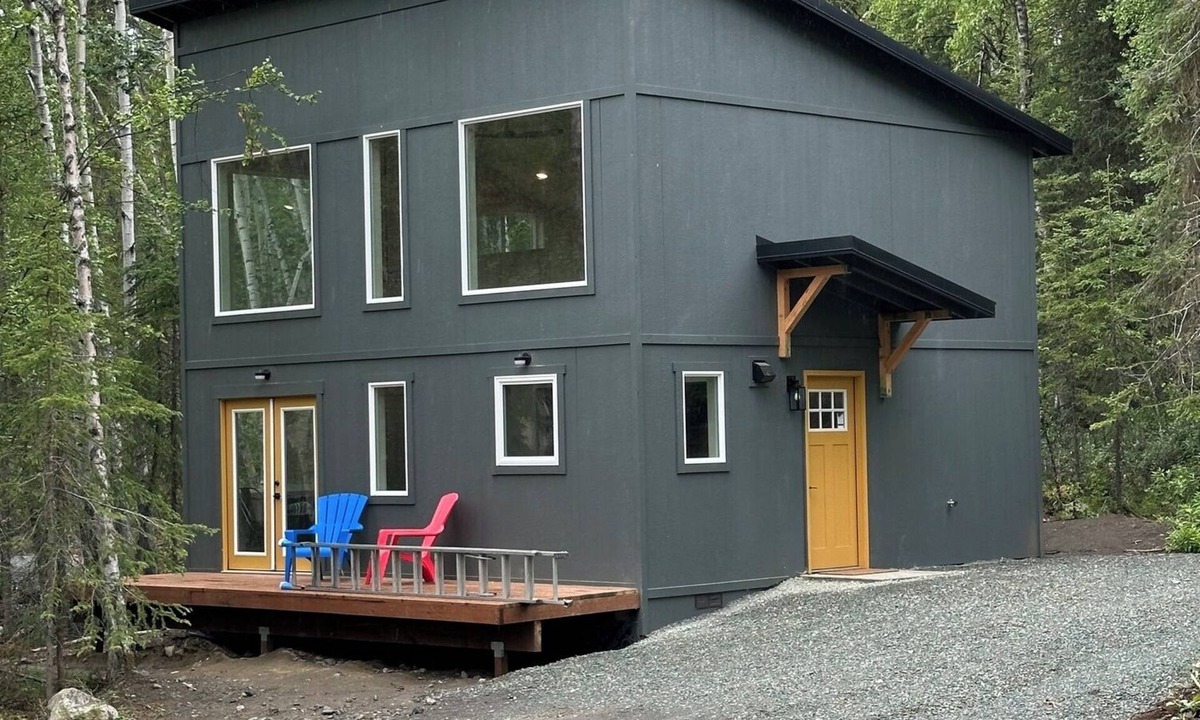Chugiak Apartment | Accessible luxury chalet retreat for six in the serene Eklutna Valley