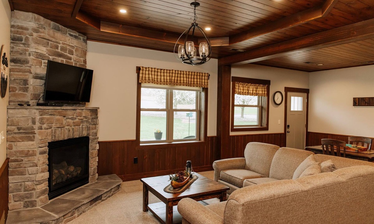 Dundee Cabin | Adventure Awaits Suite: Luxury, Lodge Suite in Amish Country, Ohio.