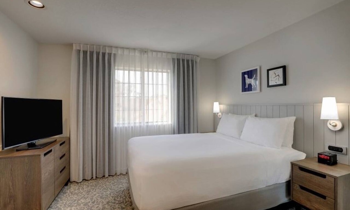 Sunnyvale Hotel | Affordability Meets Comfort! 2 Spacious 2BR Suites, Onsite Swimming Pool!