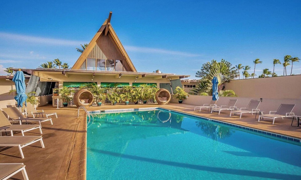 Kahului Hotel | Always a Great Idea To Unwind! 2 Comfortable Units, Outdoor Pool, Oceanfront!