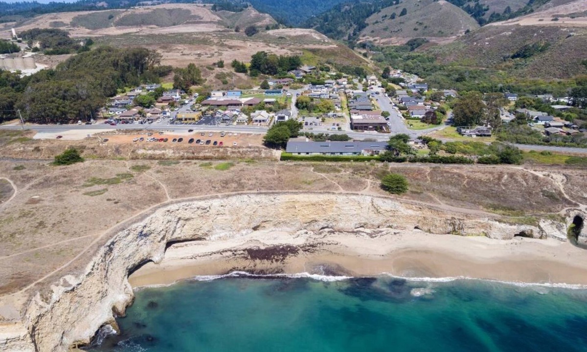 Davenport House | Amazing Coastal Beach House! Entire Home Rental!