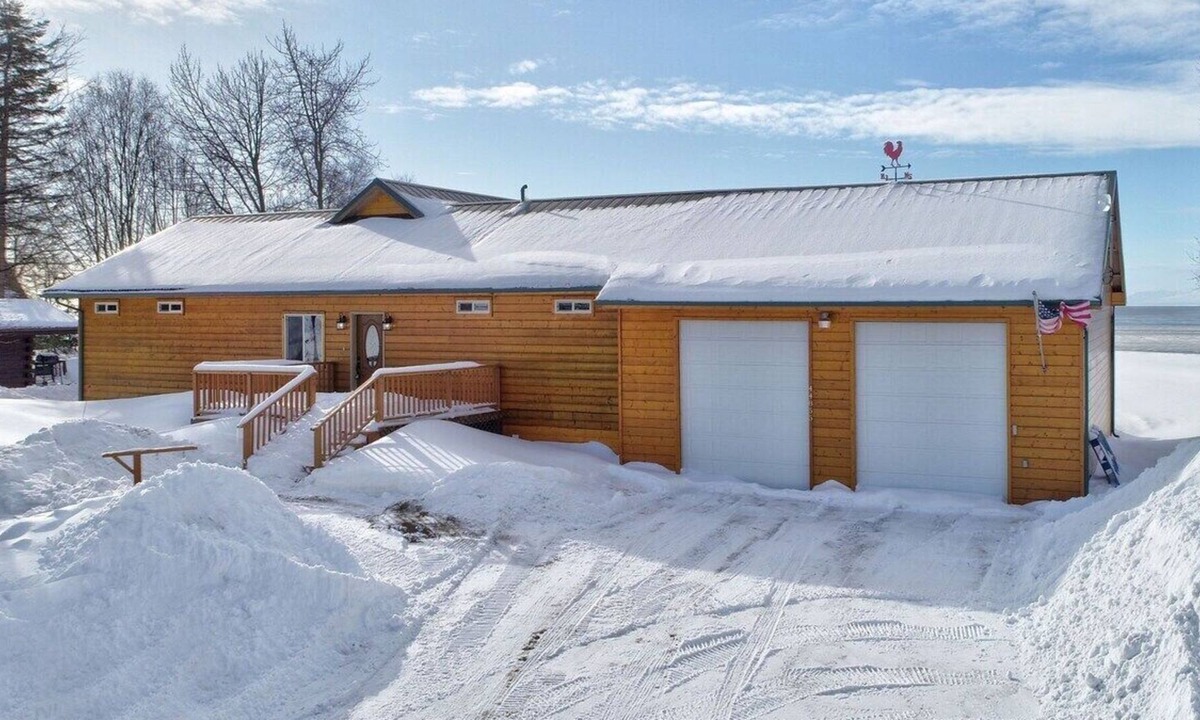 Salamatof House | Amazing Cook Inlet & Mountain View Home & Cabin
