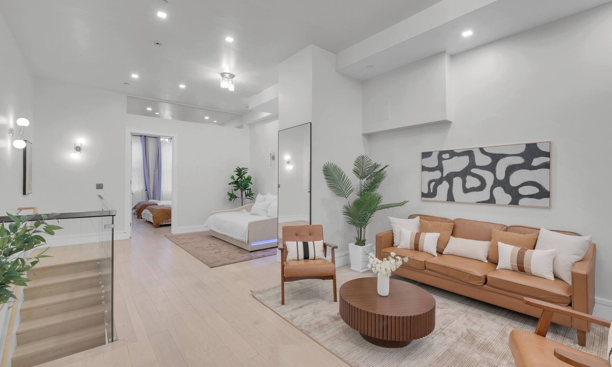 Hell's Kitchen Apartment | Amazing Luxury 3 Large Bedroom Duplex Apartment in Prime Location