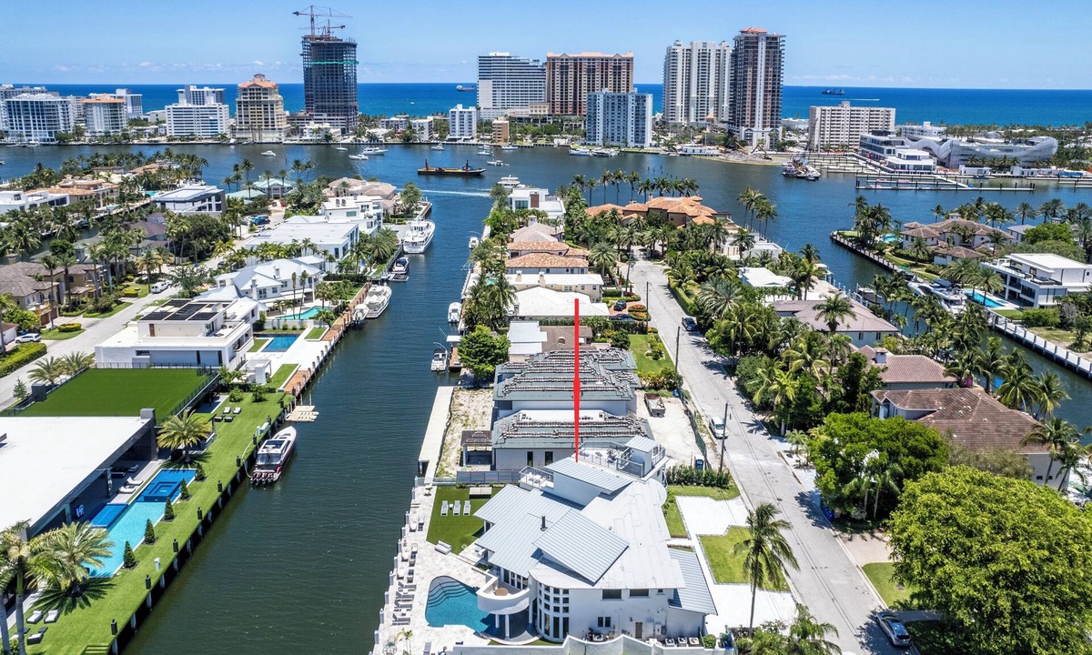 Seven Isles Villa | Amazing Waterfront Home with Generous Outdoor Space in Seven Isles/Las Olas
