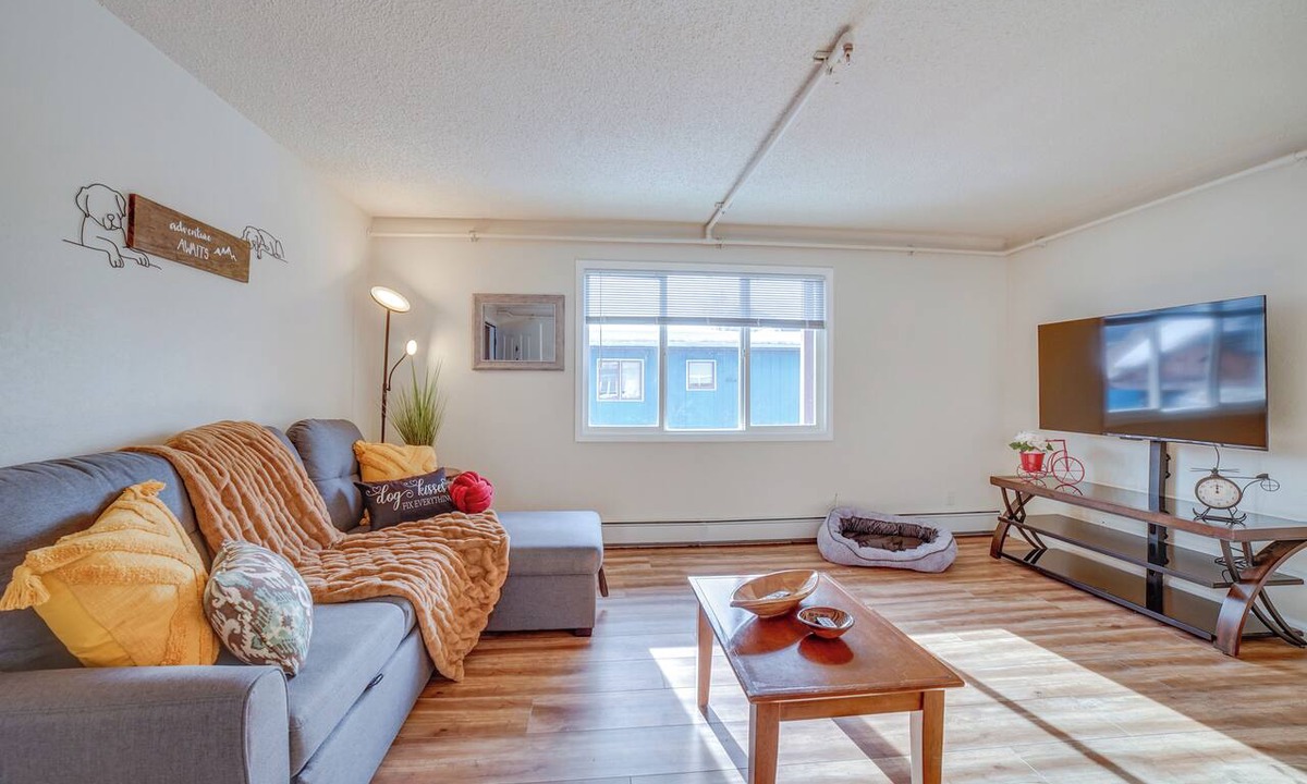 Midtown Anchorage Apartment | Anchorage Apartment Rental w/Mountain Views!