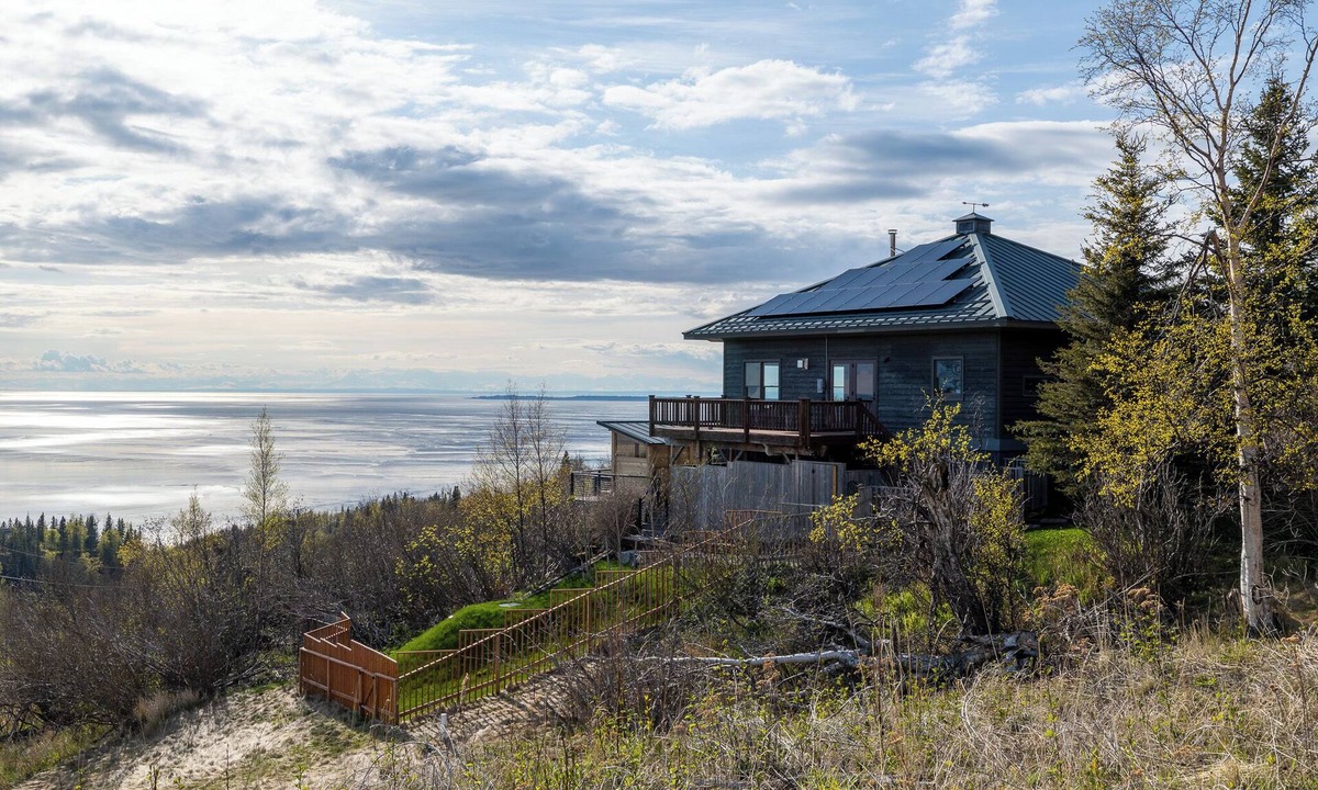 Rabbit Creek House | Anchorage Hillside Retreat: Aurora & Inlet Views