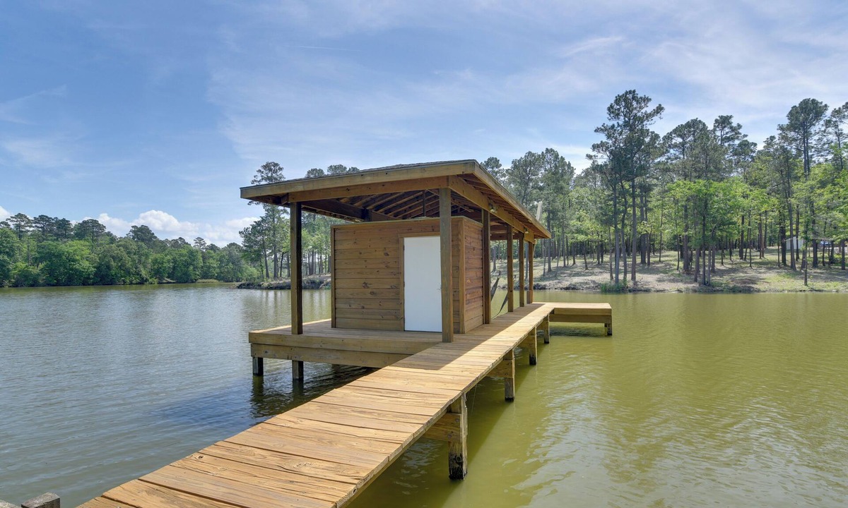 Pointblank House | Angler's Escape on Lake Livingston w/Private Dock