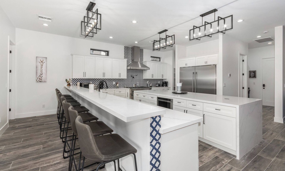 Tierra Feliz House | Arcadia/Biltmore 2023 Build - Heated Pool - 4 bedroom 4.5 bath - PRIME LOCATION
