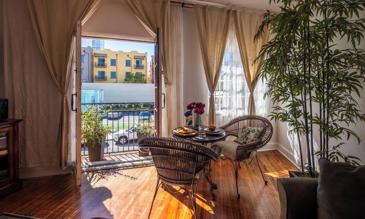 Burns Square Apartment | Balcony Studio, Historic & Highly Walkable nestled between High-End Residential