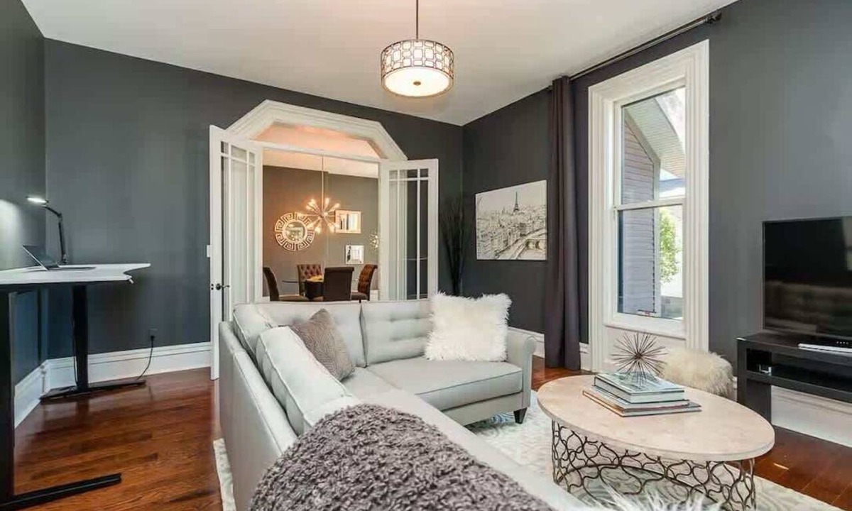 Grand Rapids Apartment | Barlow Suite - Downtown Historic Luxury Gem with Private Parking