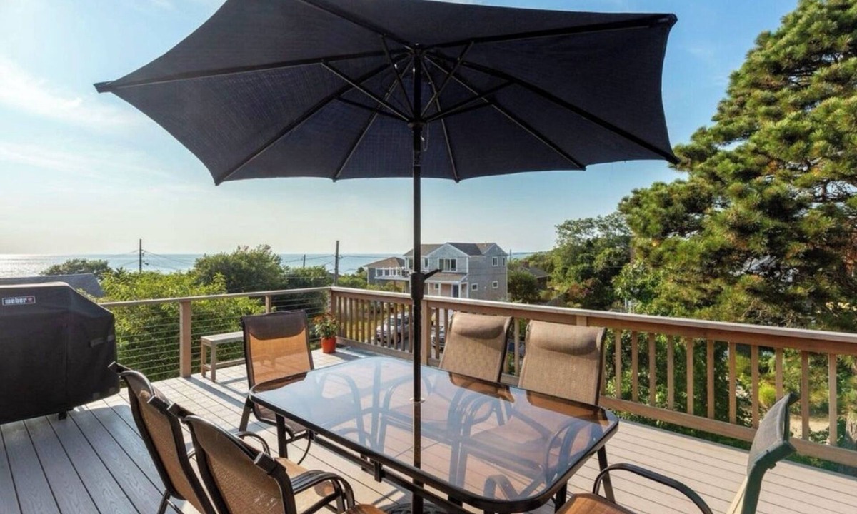 Campground Landing Cottage | Bay Views and Panoramic Sunsets!