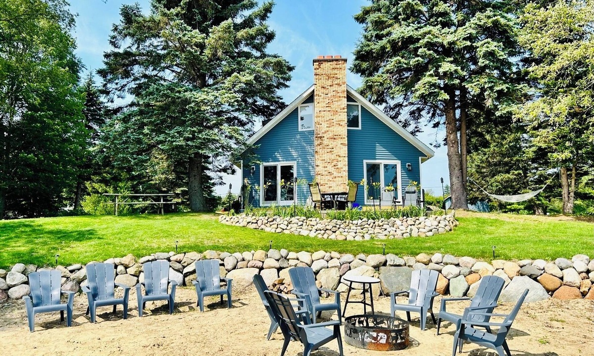 Port Hope House | Beach front house- 3 BDR each with a King - 10 Minutes to Port Austin!