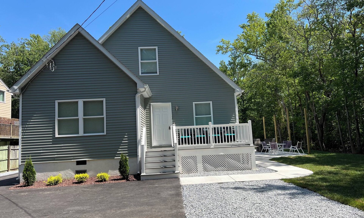 Villas House | Beach House By The Bay, 9 Car Parking, Linen Included