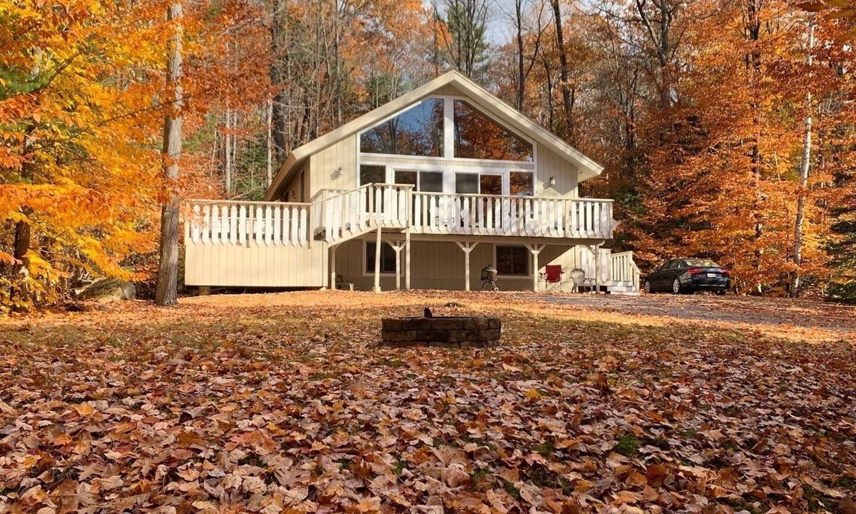 Jackson House | Beautiful 3 Bedroom Ski Home, close to Ski Areas/walking distance to Storyland!