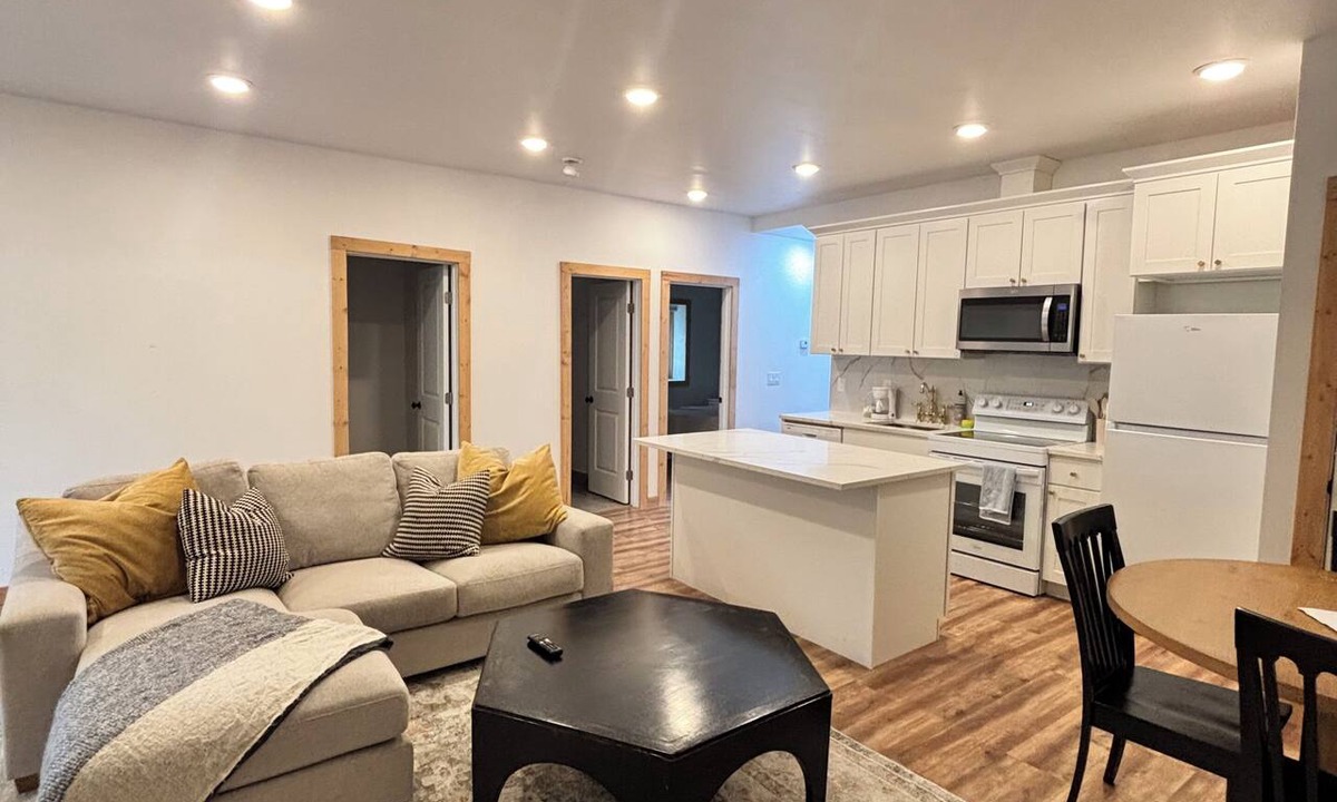 Delta Junction House | Beautiful 3bedroom 2bath garden level apartment in a prime DeltaJunctionFtGreely