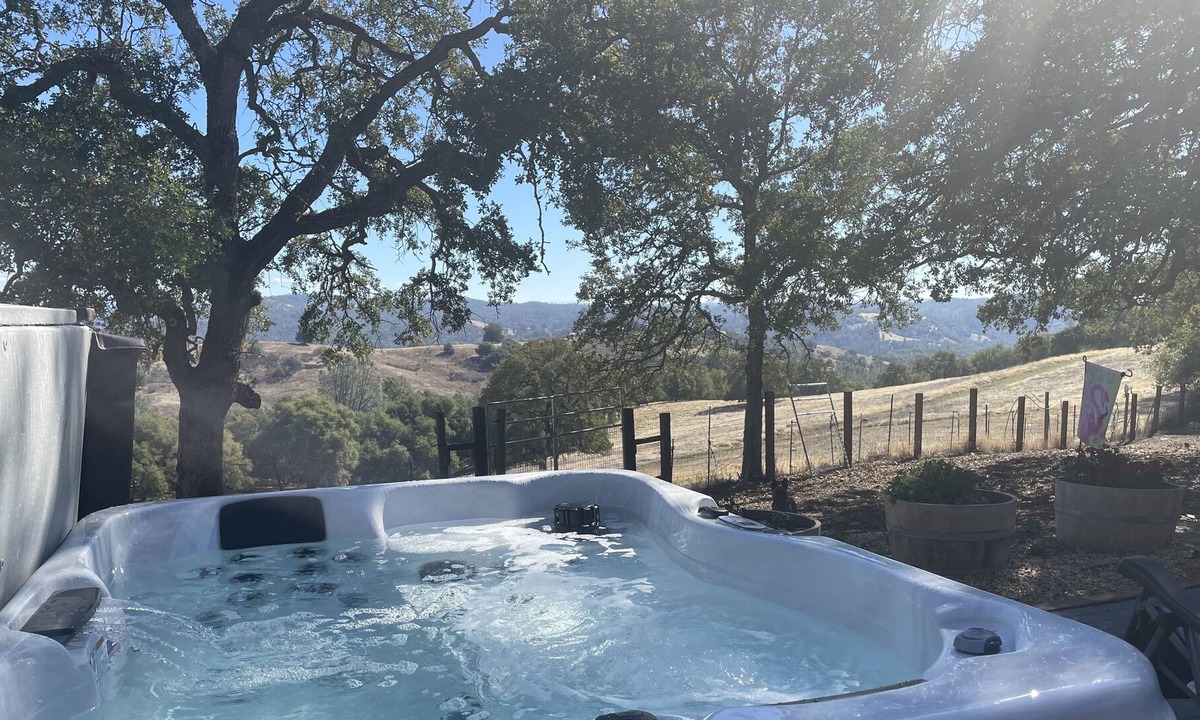 Pilot Hill House | Beautiful Property on 5 Acres in Sierra Foothills with Stunning Views - hot tub