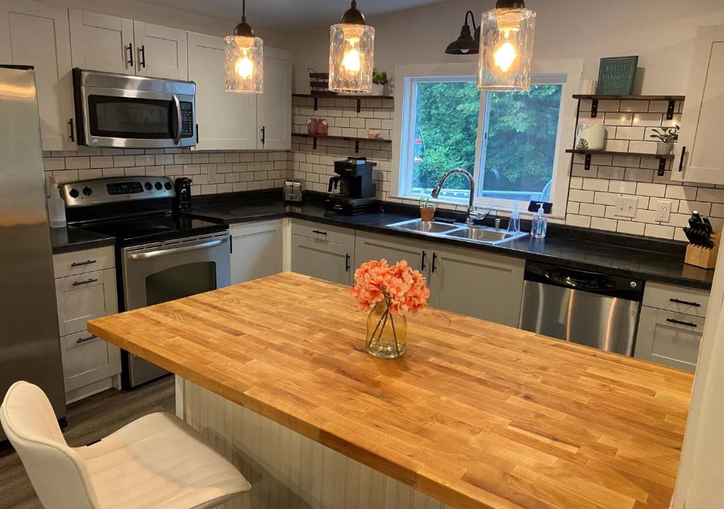 Barryton House | Beaver Den Getaway On The Chippewa River