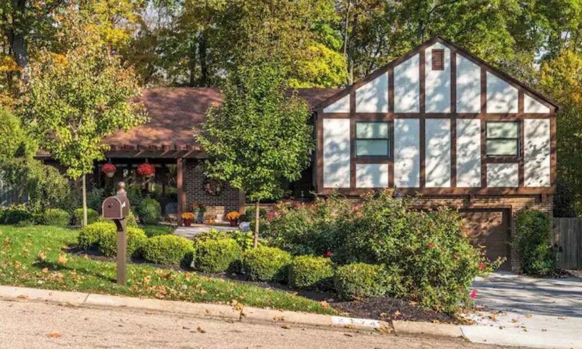 Beavercreek House | Beavercreek FOUR Bedroom Home With Incredible Backyard! Completely Updated!